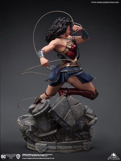 QUEEN STUDIOS DC Comics 1/4 Wonder Woman Statue - Image 13
