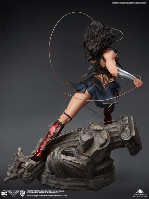 QUEEN STUDIOS DC Comics 1/4 Wonder Woman Statue - Image 12
