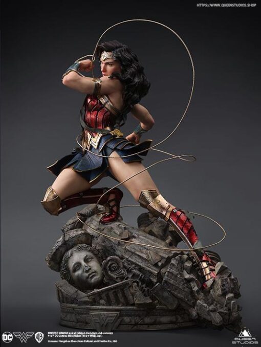 QUEEN STUDIOS DC Comics 1/4 Wonder Woman Statue - Image 10