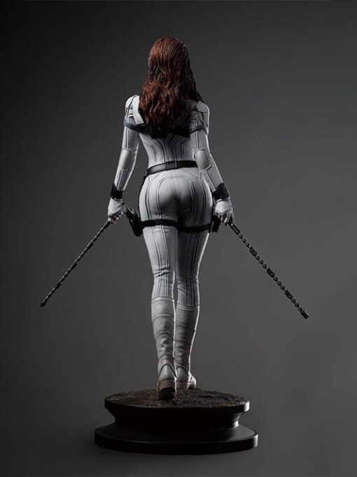 Black Widow (Snow Suit) 1/4 Statue By Queen Studios - Image 5