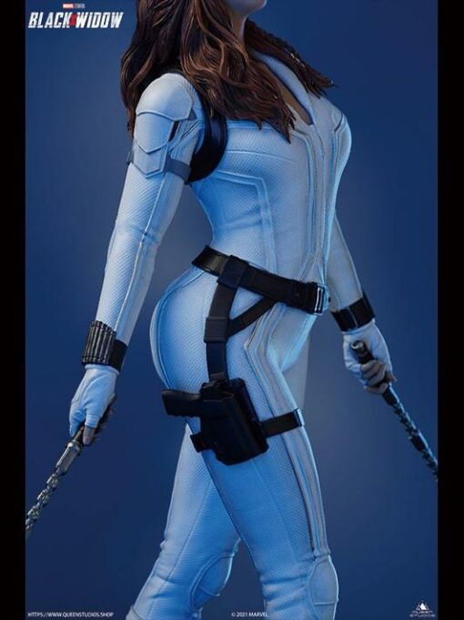 Black Widow (Snow Suit) 1/4 Statue By Queen Studios - Image 12