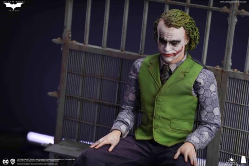 Joker (Heath Ledger) 1:6 Collectible Action Figure  - Premium (2 figures) - Image 3