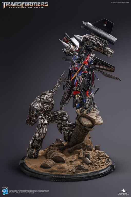 JETPOWER OPTIMUS PRIME VS MEGATRON STATUE BY QUEEN STUDIOS (Displayed in Store) - Image 7