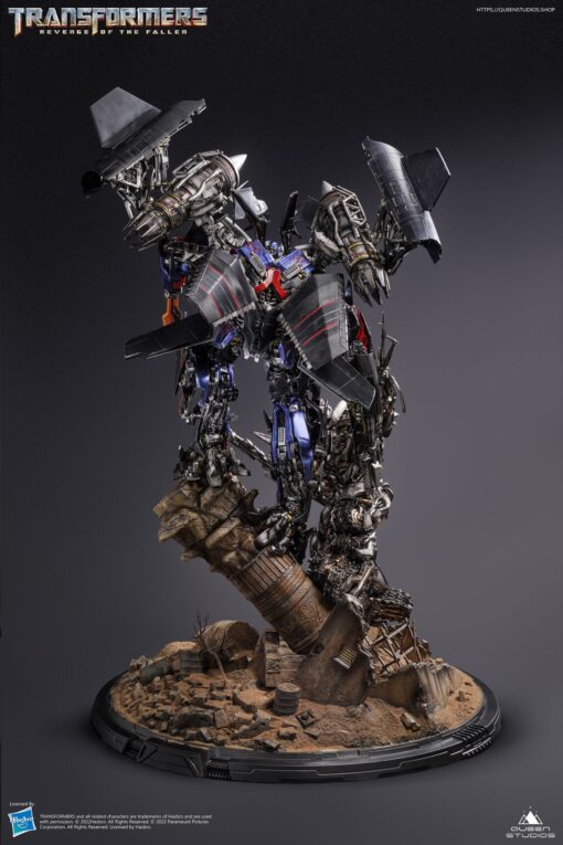 JETPOWER OPTIMUS PRIME VS MEGATRON STATUE BY QUEEN STUDIOS (Displayed in Store) - Image 8