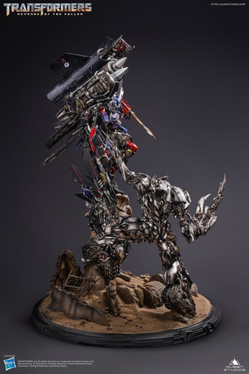 JETPOWER OPTIMUS PRIME VS MEGATRON STATUE BY QUEEN STUDIOS (Displayed in Store) - Image 6