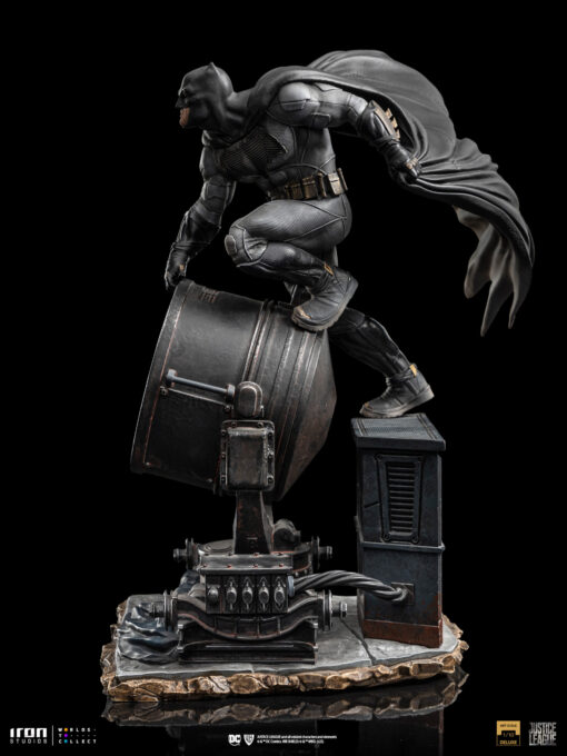 Statue Batman on Batsignal (Deluxe) - Zack Snyder`s Justice League - Art Scale 1/10 - Iron Studios - Image 13