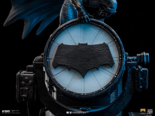 Statue Batman on Batsignal (Deluxe) - Zack Snyder`s Justice League - Art Scale 1/10 - Iron Studios - Image 7