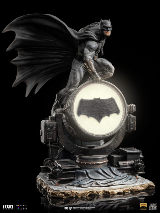 Statue Batman on Batsignal (Deluxe) - Zack Snyder`s Justice League - Art Scale 1/10 - Iron Studios - Image 15