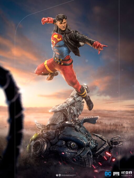 SUPERBOY1:10 Scale Statue by Iron Studios