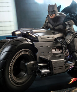 Batman and Batcycle Sixth Scale Figure Set By Hot Toys - Image 6