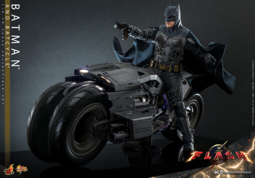 Batman and Batcycle Sixth Scale Figure Set By Hot Toys - Image 18