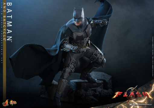 Batman and Batcycle Sixth Scale Figure Set By Hot Toys - Image 16