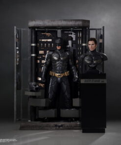 Queen Studios - Christian Bale 1/1 Bust + TDK Batman 1/1 Statue + Batman Armory (with interchangeable head sculpts) Ultimate Edition - Image 14