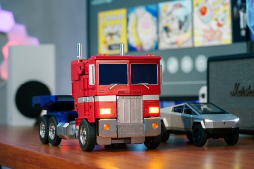 Robosen Flagship Optimus Prime 40cm (Limited Edition) - Image 6