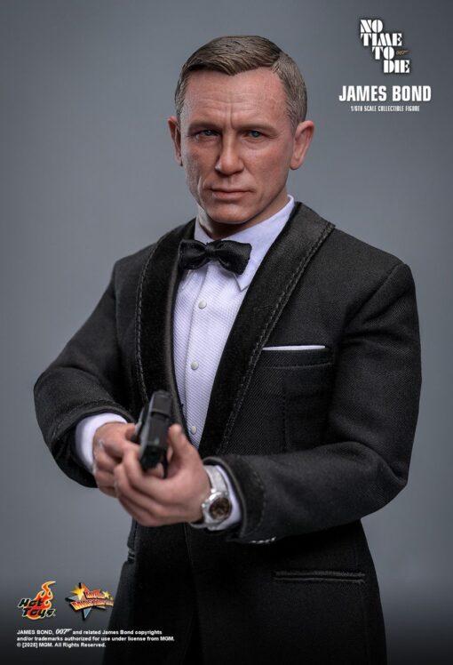 James Bond Sixth Scale Figure by Hot Toys - Image 15
