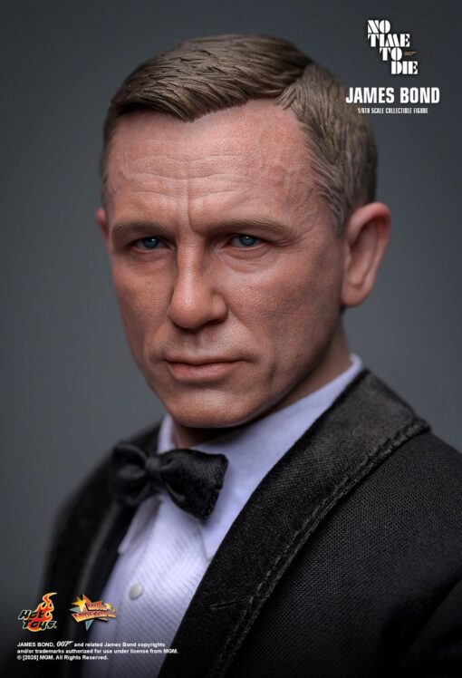 James Bond Sixth Scale Figure by Hot Toys - Image 11