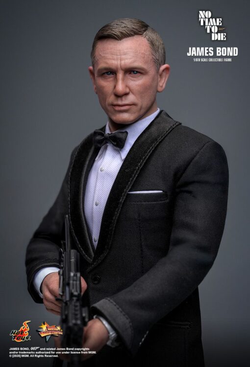 James Bond Sixth Scale Figure by Hot Toys - Image 13