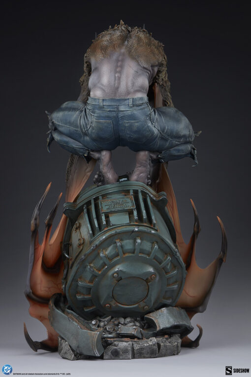 Man-Bat™ Premium Format™ Figure - Sideshow Collectibles - Image 13